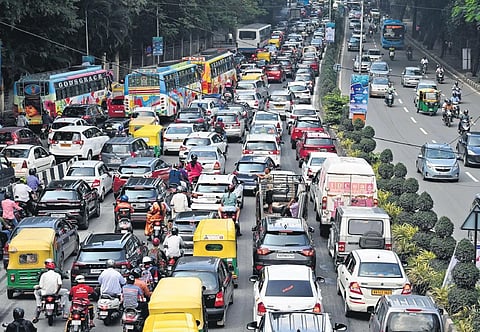 Traffic snarls up on Sankey Road in Bengaluru on Sunday | Shashidhar Byrappa