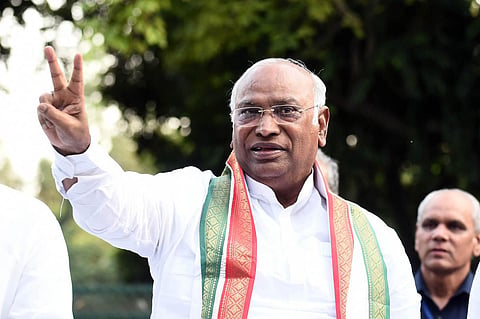 Newly elected Congress president Mallikarjun Kharge flashes the victory sign at a press conference in New Delhi. (Photo | Parveen Negi)