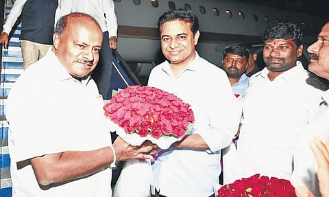 TRS working president KT Rama Rao receives Janata Dal (Secular) leader HD Kumaraswamy at the Begumpet airport on Tuesday