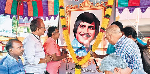 Superstar Krishna fans pay tributes to the actor at Burripalem village in Guntur district on Tuesday | Prasant Madugula