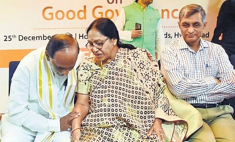 Mala Vajpayee Tiwari, niece of former PM Atal Behari Vajpayee, has a word with BJP MP K Lakshman while former MLA Jayprakash Narayan looks on, during the ‘Summit on Good Governance’ in Hyderabad
