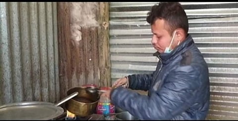 Tea seller Rahul Kumar Das (Photo | Special arrangement)