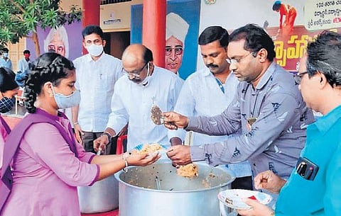 Chirala Satya Sai Bhajana Mandali provides evening snacks to students of KGM Girls High School and Govt ZP High School at Kothapeta in Chirala | Express