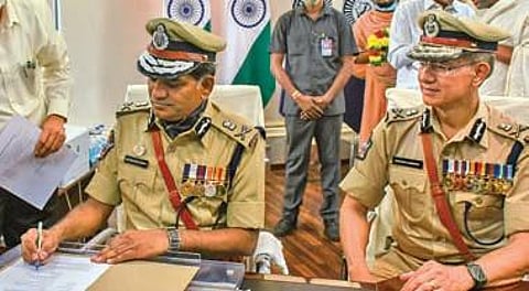 K Venkata Rajendranath Reddy takes charge as the new DGP at AP Police Headquarters in Mangalagiri as outgoing DGP Gautam Sawang looks on | Prasant Madugula