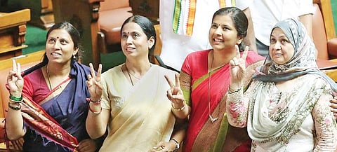 Kaneez Fatima (right) pose for a picture along with Congress MLAs inside the Assembly Hall in Vidhana Soudha in Bengaluru. (File photo | KPN)