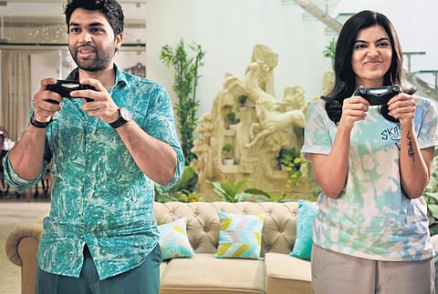 The film is getting plaudits for the casting that includes actors like Nasser, Bhanupriya, and Ilavarasu.