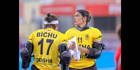 Players Savita Punia and Bichu Devi Kharibam(Photo | Twitter/ Hockey India)