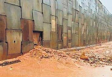 IIT team calls for reconstructing damaged wall on NH-66 bypass