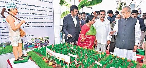 Governor Biswa Bhusan Harichandan visits a Rythu Bharosa Kendra at Vanukuru village in Penamaluru mandal of Krishna district on Wednesday | Express