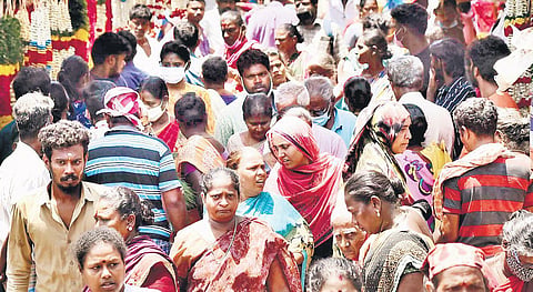 Shoppers without face masks at the flower market on NSC Bose Road | P Jawahar