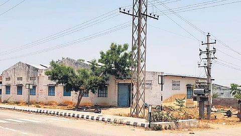 The Sircilla Textile Park wears a deserted look on Sunday. ( Photo | EPS)