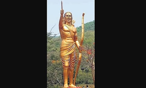 Dy CM Rajanna Dora unveiled an 18-ft tall statue of Alluri Sitarama Raju at Mampa on the brave leader’s death anniversary. ( Photo | EPS)