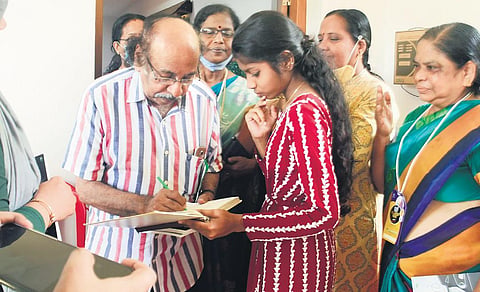 Writer K Satchidanandan signing autograph for a participant during the workshop conducted by Kerala Sahitya Akademi at Gender Park in Kozhikode | E Gokul