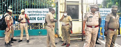 Police personnel deployed for the AIADMK GC meeting at Vanagaram | Martin Louis