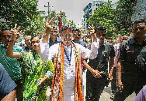 Tripura Chief Minister Manik Saha flashes the victory sign after his lead during the counting of votes of the Tripura Assembly bypolls, in Agartala, on June 26, 2022. (Photo | PTI)
