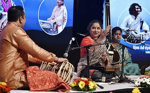 Vocal artiste Ruchiro Panda, along with Vyasmurti Katti and Rajendra Nakad, performs during the ‘Saawan Aayo’ event at Ravindra Bharati in Hyderabad on Sunday. (Photo| Vinay Madapu, EPS)