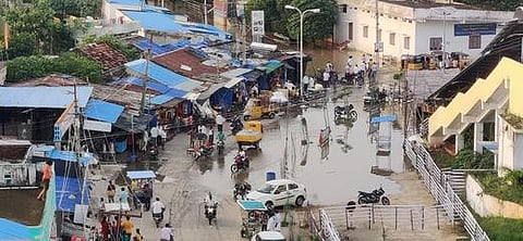 Flood waterinside Ramalayam temple premises.(Photo | EPS)