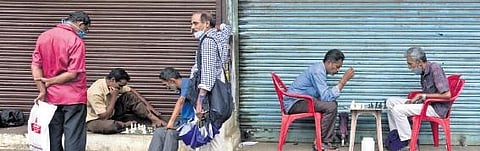 Shopkeerpers and autorickshaw drivers take a break from their busy schedule for a game of chess at the Ernakulam market