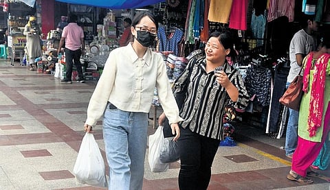 People seen using plastic bags despite the announcement of complete ban on usage of SUP items