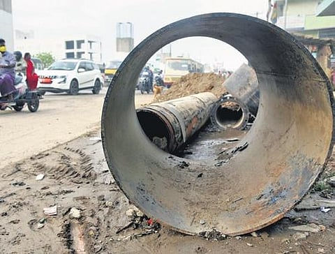 A stretch of Poonamallee Highway, which is dug up | R Satish Babu