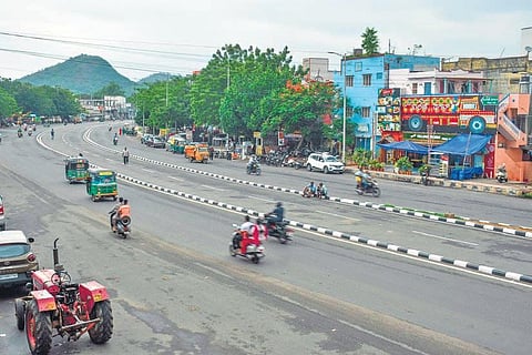 A view of BRTS Road, one of the roads identified for the Transit-Oriented Development project in Vijayawada (Photo| Prasant Madugula, EPS)