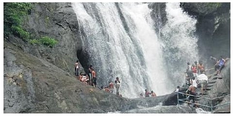 Tamil Nadu tourist dead in flash flood at Kollam falls