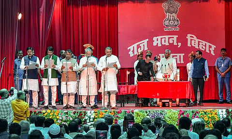 Bihar Governor Phagu Chauhan administers the oath of the office to Vijay Kumar Chaudhary and Bijendra Yadav (JDU), Tej Pratap Yadav and Alok Mehta (RJD) and Afaque Alam (Congress). (Photo | PTI)