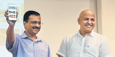Delhi CM Arvind Kejriwal along with Deputy CM Manish Sisodia (File Photo | Parveen Negi, EPS)