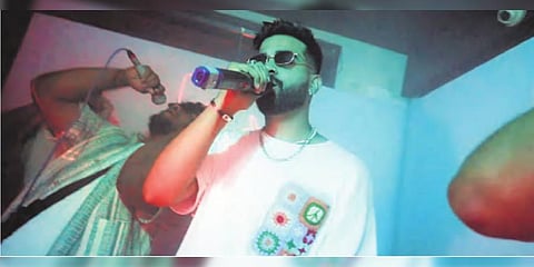 Tarun Kukreja while performing a gig with other members of ‘Gair Kanooni’