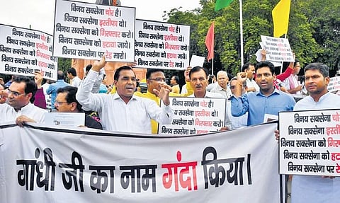 AAP MLAs protest against L-G during special session of Delhi Assembly. (Photo | Express)