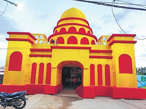 A Rashtrapati Bhavan themed gate at Nuapada locality in Cuttack | express