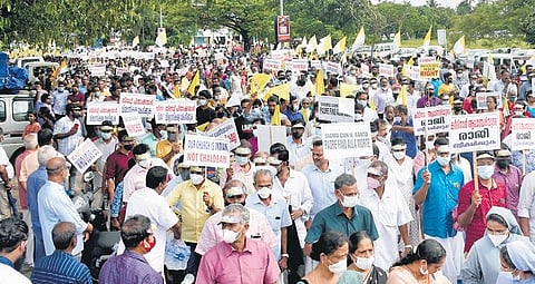 Ernakulam-Angamaly archdiocese parishioners take part in the ‘Maha Viswasa Sangamam’ at Kaloor stadium | A Sanesh