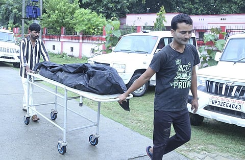 Mortal remains of one of the two minor Dalit sisters allegedly raped and murdered being taken for post-mortem at a hospital, in Lakhimpur Kheri on Thursday. (File Photo | PTI)