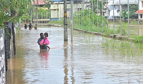 People are evacuating from Puthanpalam in Thiruvananthapuram which was flooded due to heavy rain. (Photo | BP Deepu, EPS)