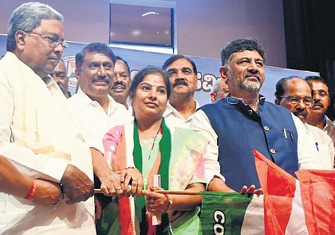 Chief Minister Siddaramaiah and Deputy Chief Minister DK Shivakumar induct former BJP MLA Poornima Srinivas in Bengaluru on Friday | Shashidhar Byrappa