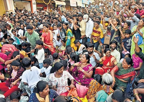 People throng the Jamboo Savari that started from Mysuru Palace on the concluding day of Dasara celebrations in Mysuru on Tuesday | Express