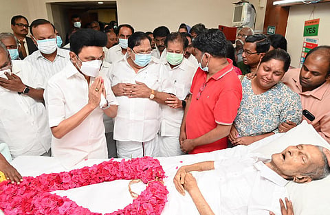 Stalin paying his last respects to the mortal remains of Sankaraiah; the veteran CPM leader who was the then state secretary of the party with former Chief Minister M Karunanidhi. (Photo | Express)