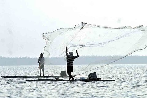 The Northern Naval Command apprehended the two trawlers, carrying 22 fishermen, for allegedly poaching in Lakan waters off Point Pedro. (File Photo)