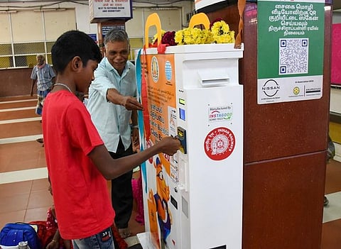 A passenger using the cloth bag vending machine in Tiruchy railway junction on Wednesday. (Photo | M K Ashok Kumar)