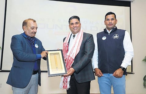 Colonel Vijay Singh (retd) with Colonel Ranveer Singh Jamwal.