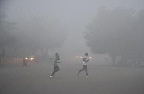 A blanket of fog covers the national capital as temperature dips further, in New Delhi. (Photo | Parveen Negi, EPS)