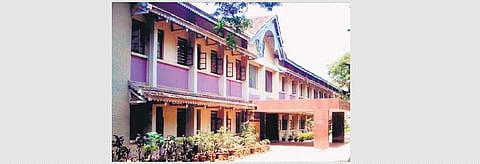 The old Kendriya Vidyalaya building was initially functioning near Cochin Shipyard. In 1970, the building, spreading over 7.5-acres, came to be at Gandhinagar