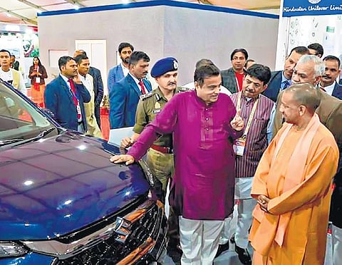 Union Minister Nitin Gadkari and Uttar Pradesh Chief Minister Yogi Adityanath during the UP Global Investors Summit 2023 in Lucknow. (Photo | PTI)