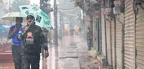 Experts say dust may cut winter rain intensity, rabi crops to be hit