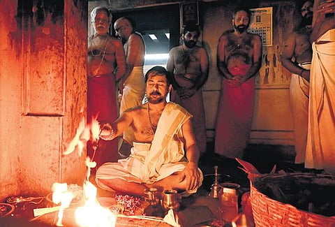 Suryan Subrahmanian Bhattathirippad conducts Ganapathi Homam at Kaalakaat Illam in Payyanur