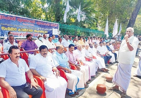 Empty pot protest staged by members of KVVES in front of Secretariat on Thursday