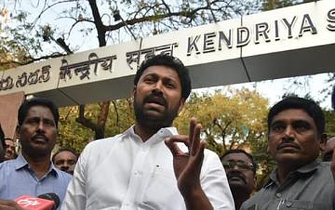 YSRCP MP Avinash Reddy speaks to the media after his questioning by the CBI (PhotO | EPS)