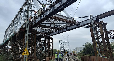 An Open web girder weighing 550 metric tonnes was launched by Bengaluru Metro above Bengaluru-Salem railway tracks near Bennigenahalli on Friday within six hours.