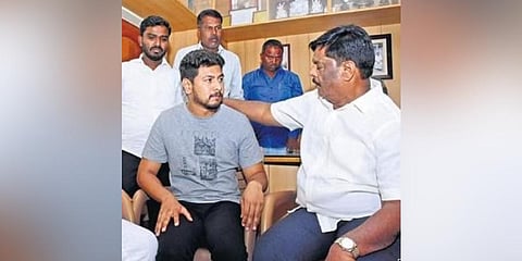  Former minister HC Mahadevappa interacts with Darshan Dhruvanarayan in Mysuru on Wednesday, (Photo | Udayashankar S) 