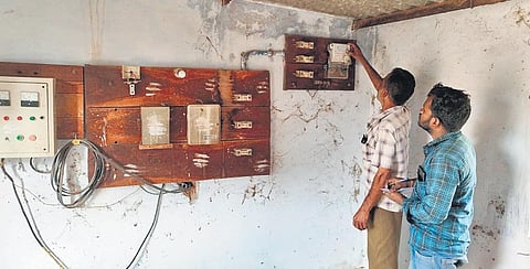 Tangedco officials disconnecting power supply to a brick kiln in Coimbatore district on Thursday |EXPRESS